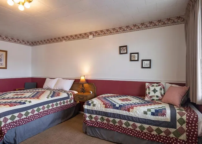 Hotel Fossil Butte #08 - Queen & Twin By Kabino